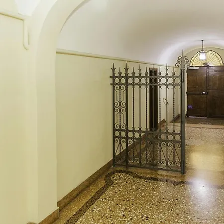 Sgarauella Cesare Battisti Bolonha
